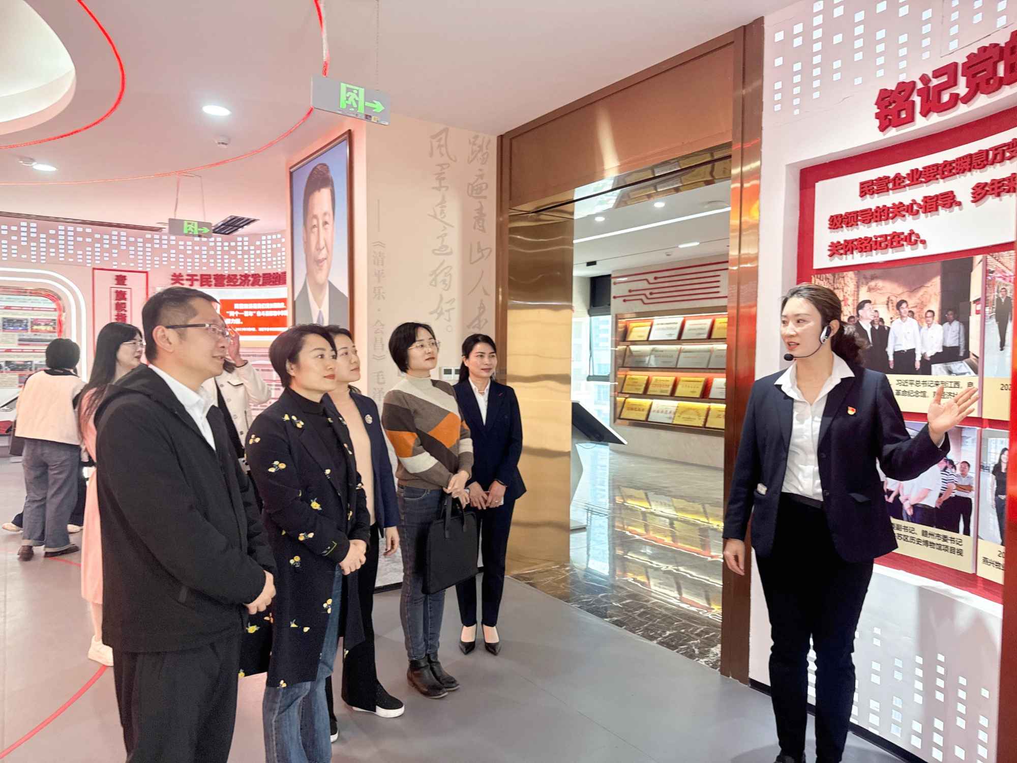 ?？谑袐D聯(lián)黨組書(shū)記、主席鄭艷同志一行蒞臨燕興物業(yè)調(diào)研“三新”領(lǐng)域婦聯(lián)組織建設(shè)及巾幗家政工作